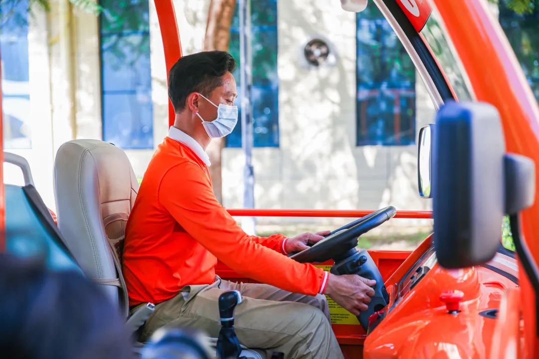 你能想象驾驶景区观光车有多“简单”？！