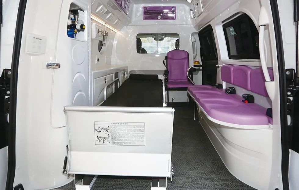 近距离观察救护车是什么体验？