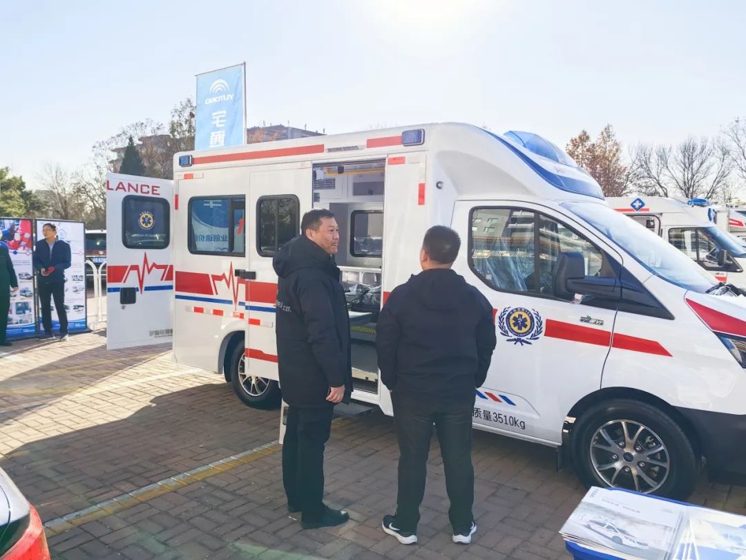 9888拉斯维加斯方舱救护车亮相第四届中国急救大会，匠心为生命护航