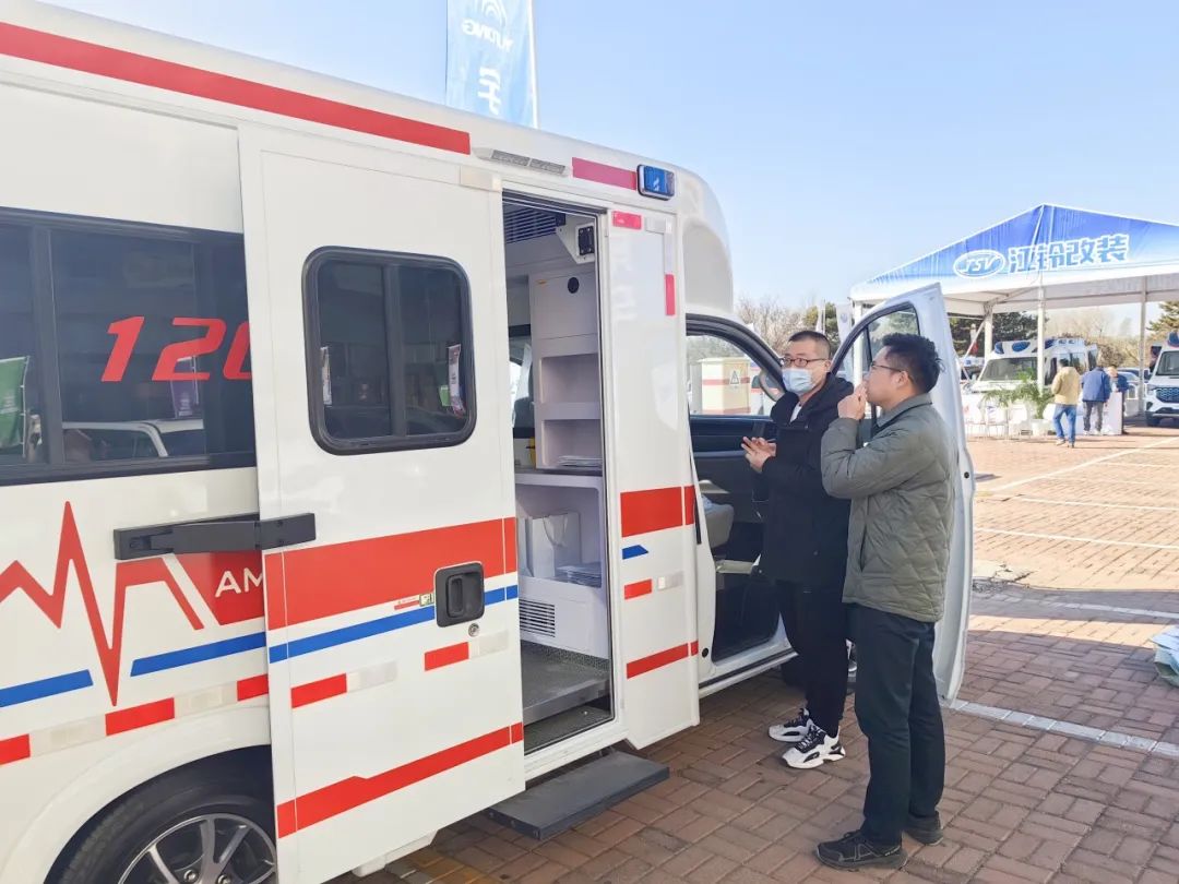 9888拉斯维加斯方舱救护车亮相第四届中国急救大会，匠心为生命护航