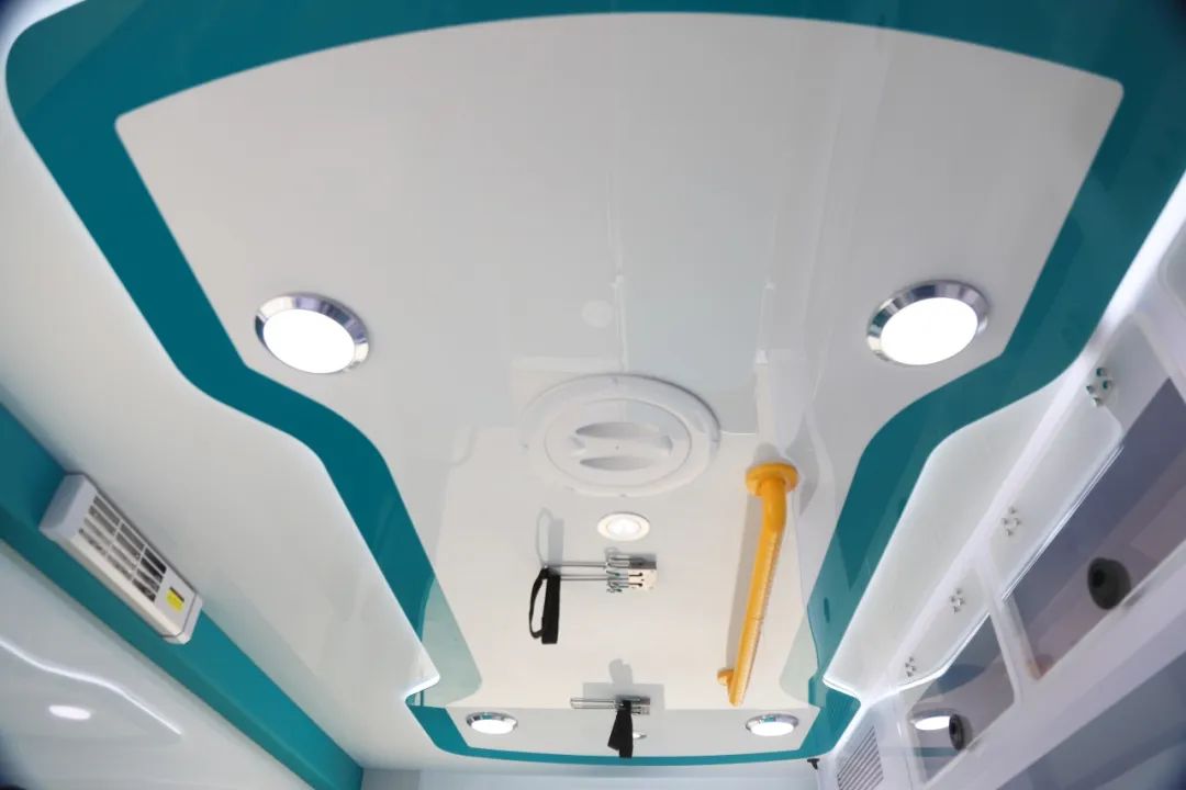 9888拉斯维加斯方舱救护车亮相第四届中国急救大会，匠心为生命护航