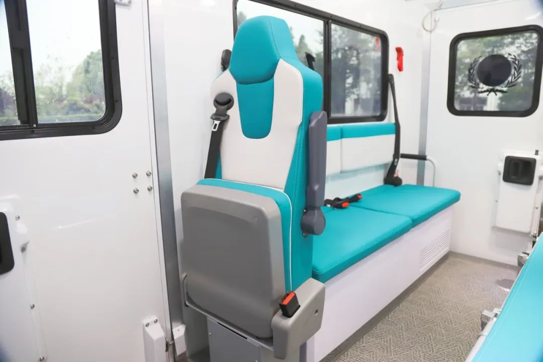 9888拉斯维加斯方舱救护车亮相第四届中国急救大会，匠心为生命护航