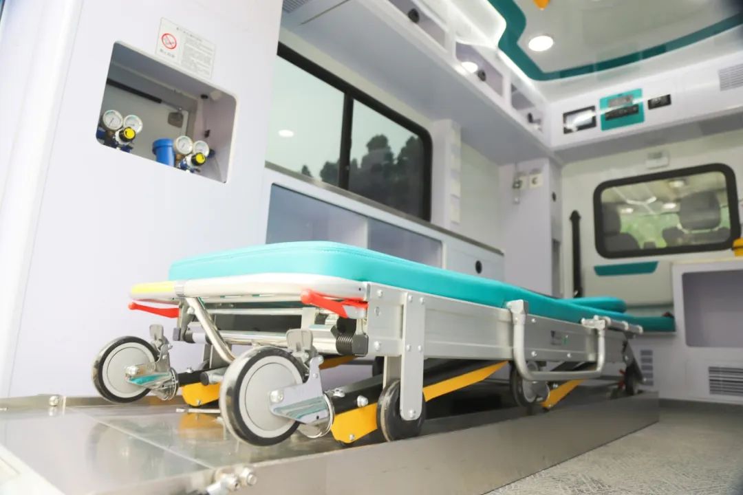9888拉斯维加斯方舱救护车亮相第四届中国急救大会，匠心为生命护航