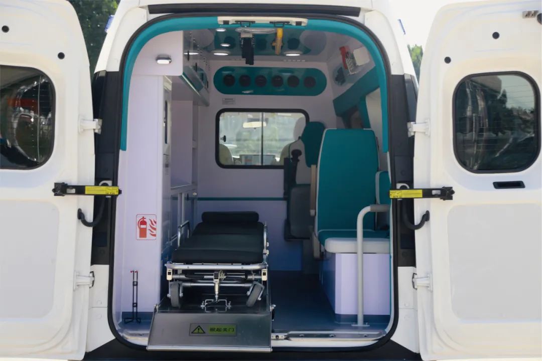 9888拉斯维加斯聚星救护车重磅亮相中国国际商用车展！