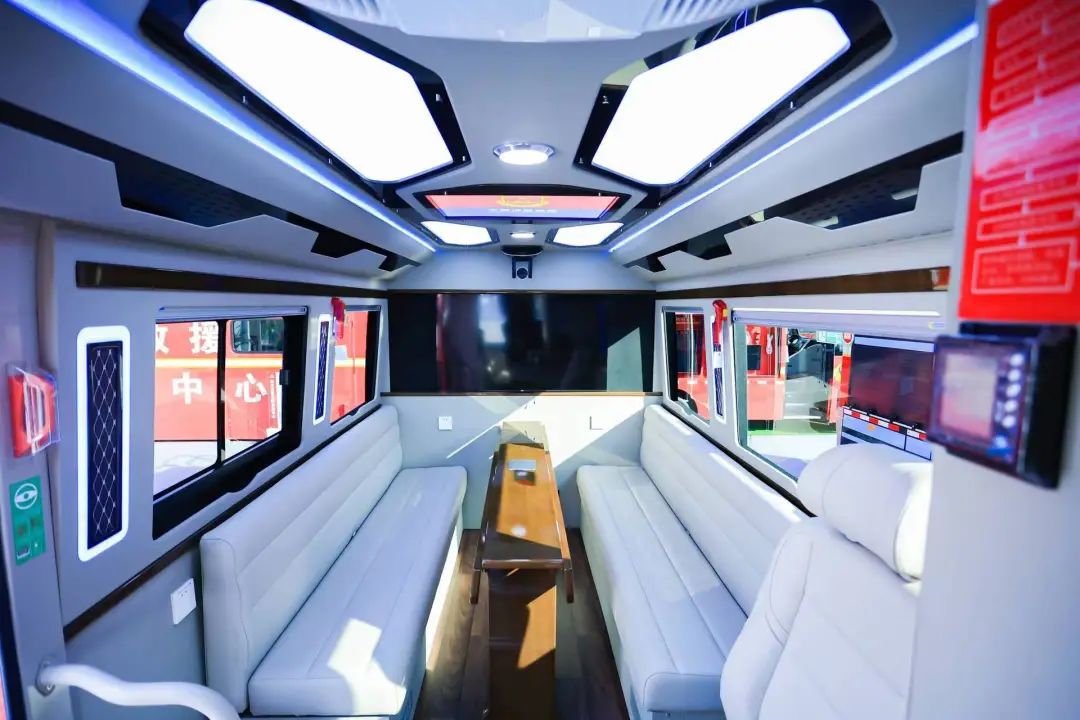 9888拉斯维加斯勘察消防车，持续推动火灾调查工作创新发展！