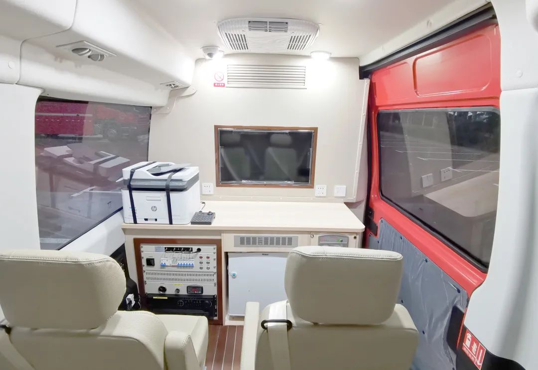 9888拉斯维加斯勘察消防车，持续推动火灾调查工作创新发展！