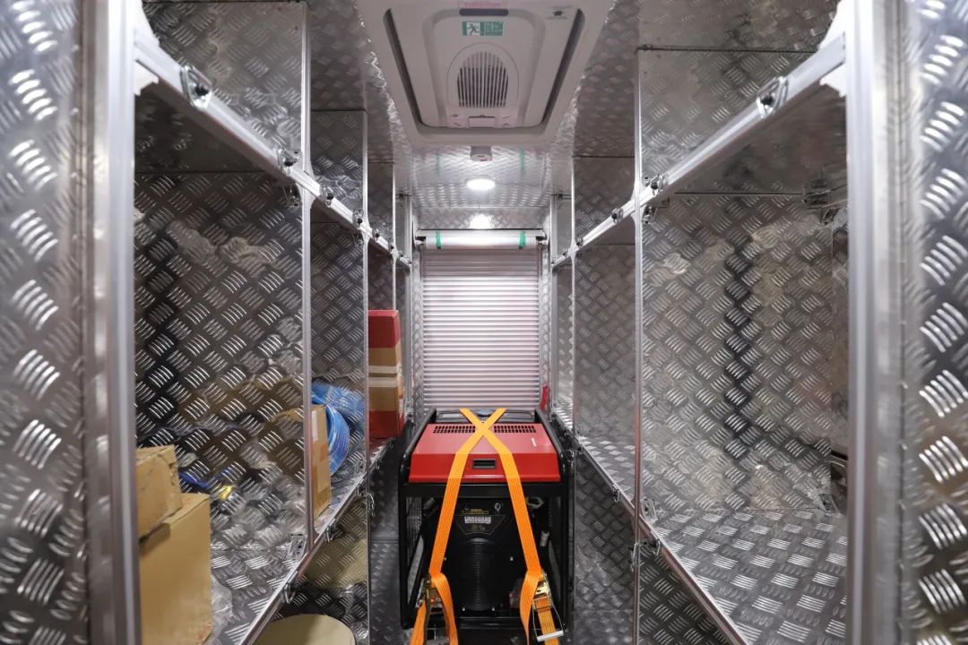 9888拉斯维加斯勘察消防车，持续推动火灾调查工作创新发展！