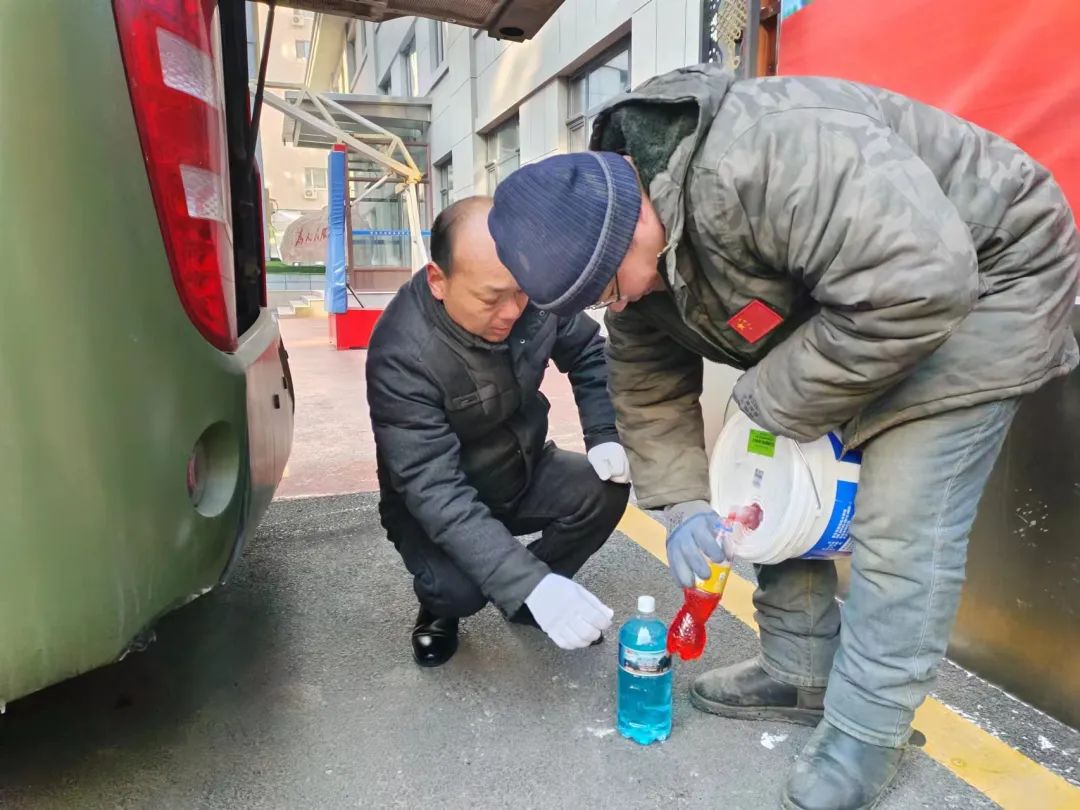 9888拉斯维加斯专用车森林消防车辆冬季服务巡检启动，为守护森林安全贡献力量！