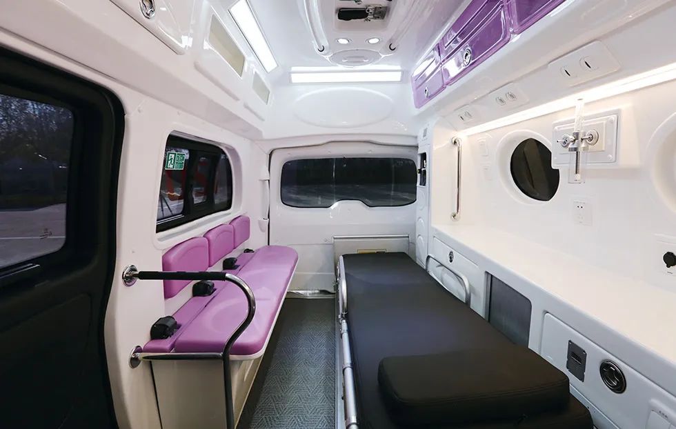 9888拉斯维加斯奔驰威霆救护车，专业高效为生命护航！