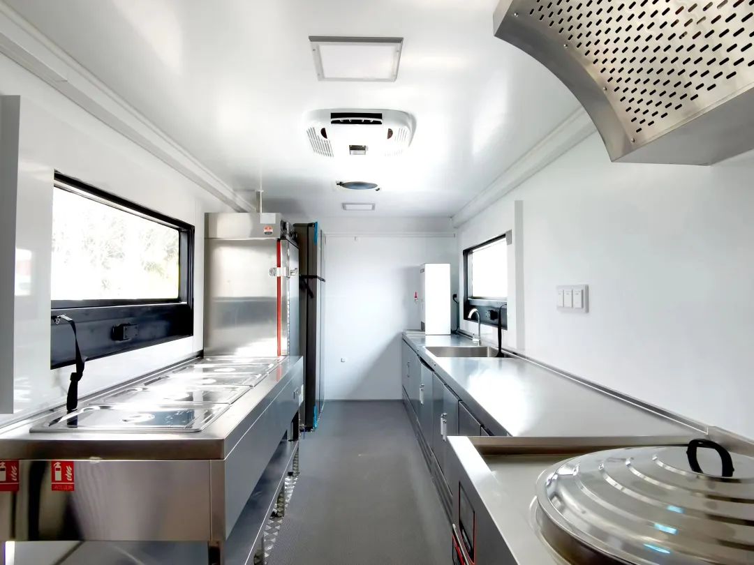 9888拉斯维加斯专用车亮相全球公共安全合作论坛（连云港），为全球普遍安全建设贡献力量