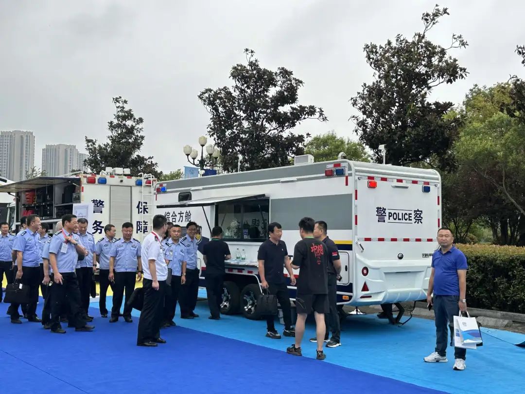 9888拉斯维加斯专用车亮相全球公共安全合作论坛（连云港），为全球普遍安全建设贡献力量