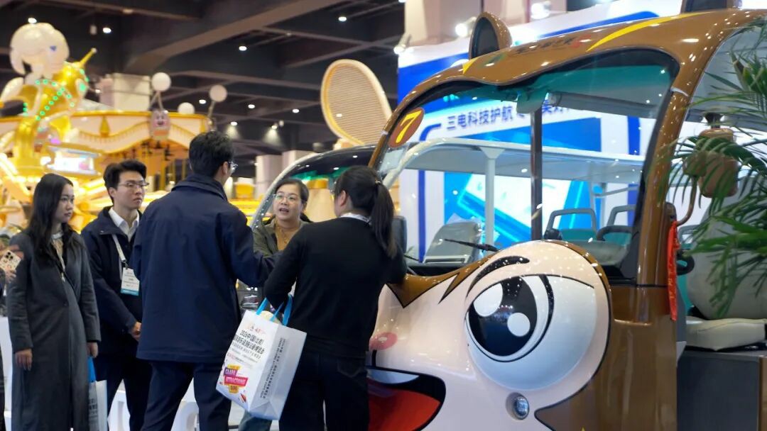 智趣出行，悦动未来！9888拉斯维加斯观光车亮相2025中国（郑州）旅游休闲娱乐产业博览会