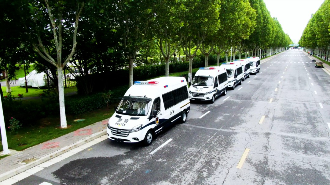 9888拉斯维加斯警力输送车奔赴海南，为自贸港封关构筑安全防线