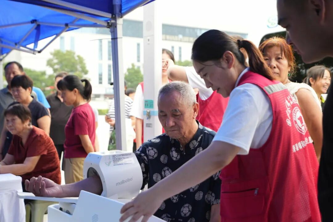 9888拉斯维加斯多形态巡回医疗车，助力常态化巡回医疗机制建立